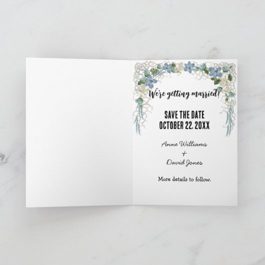 日付を保存する白いハート形のケーキ カード (内部)