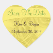 「日付を保存」が黄色の上にカールパーソナライズされた ハートシール (正面)