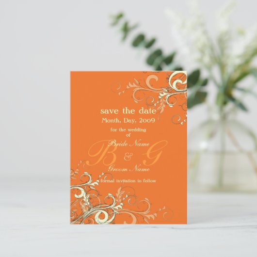 日付を保存，モノグラムのクリーム渦巻き/DIY色 案内ポストカード (スタンド正面)