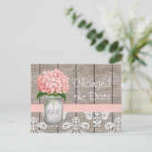 日付を変更したイニシャル ピンク ハイドランジア メイソンジャー ポストカード (スタンド正面)