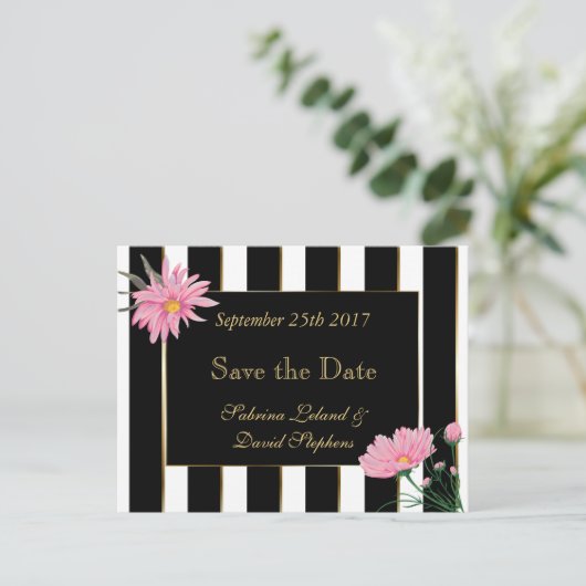 日付を黒モダン色のストライプピンクのタムに保存 案内ポストカード (スタンド正面)