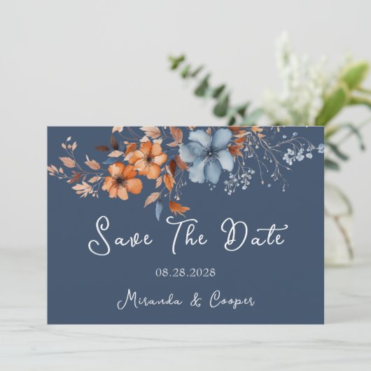 日付カードを保存する青とオレンジの野生の花 招待状 (スタンド正面)