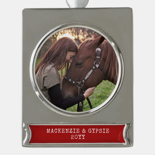 日付クリスマス馬の写真メタリックパーソナライズされた シルバープレートバナーオーナメント (正面)