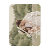 日付シックな白い手書きの写真を保結婚存する マグネット (縦)