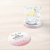 日付バチェロレッテをエレガント保存するピンク色の白 ラウンドペーパーコースター (インサイチュ)