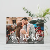 日付ブラシスクリプトモダンのフォトカードを保存 セーブザデート (スタンド正面)