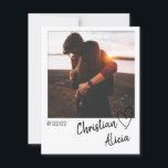 日付ミニマル写真カードの保存 セーブザデート<br><div class="desc">美しいミニマル結婚式は、デートカードを写真と書道モダンタイポグラフィで保存。どの写真でも簡単に変更でき、文字の交換も可能です。フォントもし、色、その他のデザイン要素を変更する場合は、「クリックもう一方」にカスタマイズ変更してください。</div>