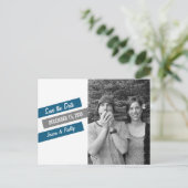 日付モダンはがきを斜めに保存（青/灰色） 案内ポストカード (スタンド正面)