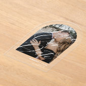 日付モダンを保存してアーチ写真エレガントな結婚式 アクリル招待状 (レイダウン)