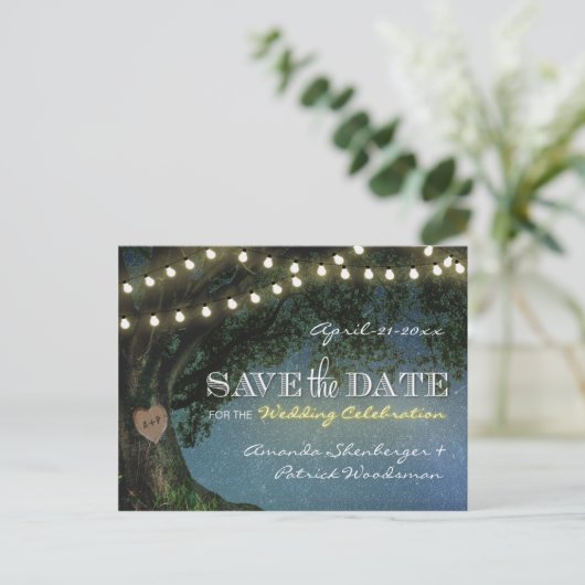 日付素朴カードを保存する彫りオークの木の結婚式 案内ポストカード (スタンド正面)