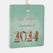 日付2024名のパーソナライズされた保存日付 セラミックオーナメント (右)