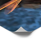 日光が金色の翼を持つトンボ ポスター (角)