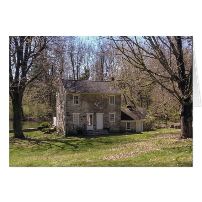 日光で満ちているまだ家 (正面横)