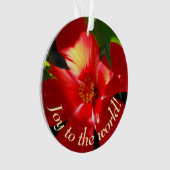 日光に赤いハイビスカスの花 オーナメント (正面)