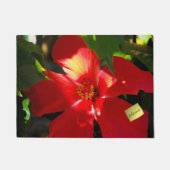 日光に赤いハイビスカスの花 ドアマット (正面)