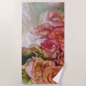 日光に赤いバラ ビーチタオル (正面)