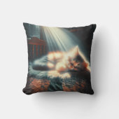 日光の下で眠っている子猫 クッション (正面)