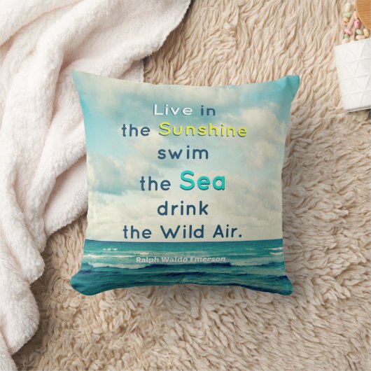 日光の水泳の海の引用文のエマーソンの枕に住んで下さい クッション (ブランケット)