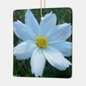 日光を受ける白いコスモスの花フローラ セラミックオーナメント (左)