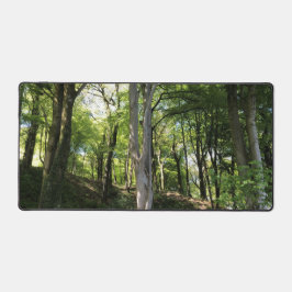 . .日光を浴びて広がるウッドランドの林檎 デスクマット