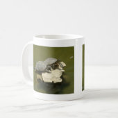 日光浴をするカメ コーヒーマグカップ (正面左)