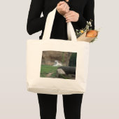 日向ぼっこする白虎 ラージトートバッグ (正面(商品))