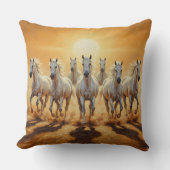 日威厳のあるの入り時に駆ける7頭の白馬 クッション (正面)