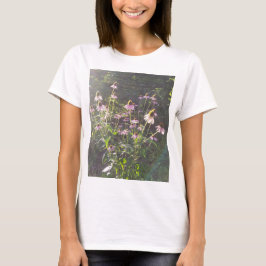 日差しの中のエキナセアの花 Tシャツ