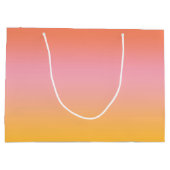 日当たりのグラデーション良いグラデーション桃ピンク ラージペーパーバッグ (裏面)