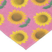 日当たりの良いヒマワリ – ピンク テーブルクロス (アングル)