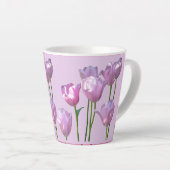 日当たりの良いピンクのチューリップ。BC薄紫ラテマグカップ カフェラテマグ (右アングル)