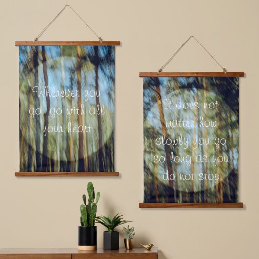 日当たりの良い松林 吊り下げ型タペストリー (非対称)