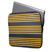日当たりの良い黄色と炭5ストライプパターン ラップトップスリーブ (正面左)