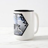 日恋しく思なし1月バッジ ツートーンマグカップ (正面右)