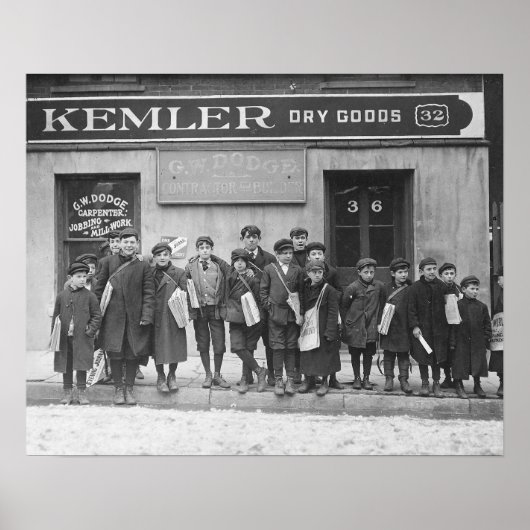 日曜新聞の配達、1909年。ヴィンテージ写真 ポスター (正面)