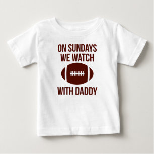 日曜日に私たちはパパとサッカーを見る ベビーTシャツ