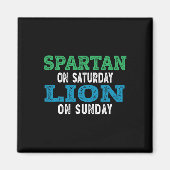 日曜日のサッカーファンの上の土曜日のライオンにスパルタンV マグネット (正面)