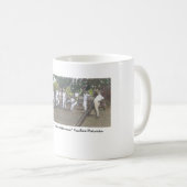 "日曜日の午後のBocce " コーヒーマグカップ (正面右)