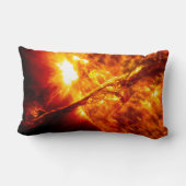 日曜日の噴火-巨大な卓越性 ランバークッション (裏面)