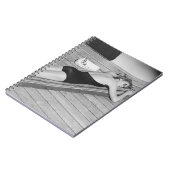 日曜日の日焼けの女性 ノートブック (左側)