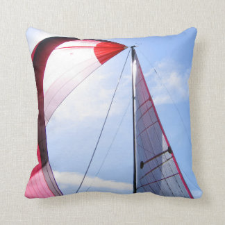 日曜日の赤いSpinnaker クッション