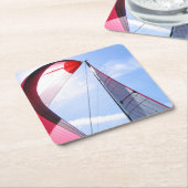 日曜日の赤いSpinnaker スクエアペーパーコースター (アングル)