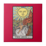 日曜日カードタロットのイメージ タイル<br><div class="desc">太陽の占いカードの陽気なおもしろいのイメージ。 、背景のために声明として素晴らしい、または元の部分に統合するため。 イメージは明るい日曜日の下に馬に乗っている幸せな子供です。</div>