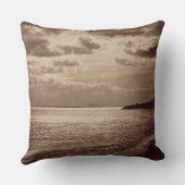 日曜日、ノルマンディーc.1857 (セピア色の写真の効果 クッション (裏面)