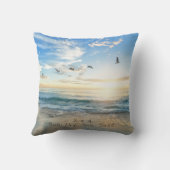 日曜日Sky。 海。 砂。 ビーチ場面 クッション (裏面)