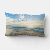 日曜日Sky。 海。 砂。 ビーチ場面 ランバークッション (裏面)