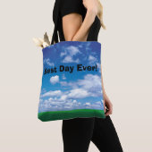 日最高の前！青空の緑の草 トートバッグ (クローズアップ)