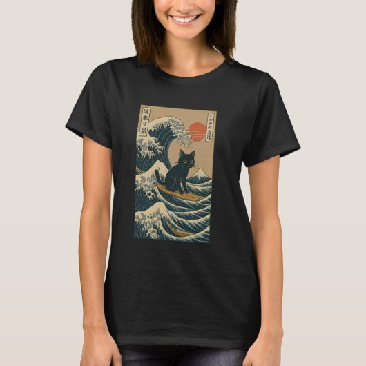 日本でサーフィンをする猫 Tシャツ (正面)