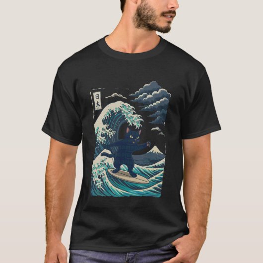 日本でサーフィンをする猫 Tシャツ (正面)
