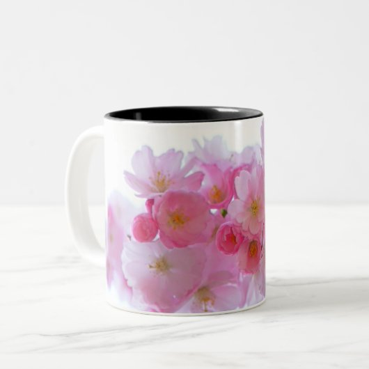 日本のさくらんぼの木の花 ツートーンマグカップ (正面左)